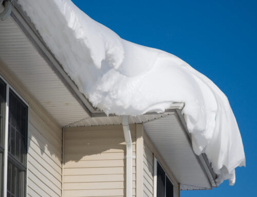 Õhtuleht: HÜVA NÕU | Viimane aeg lund katuselt puhastada on siis, kui lumevall irvitab üle serva